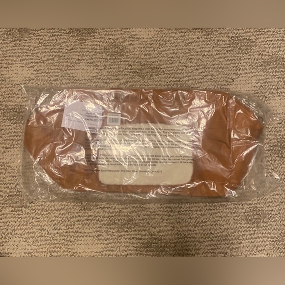 NWT DSW Travel Fall/Winter Weekender Duffle Bag with Removable Faux Sherpa Pouch - Picture 9 of 11